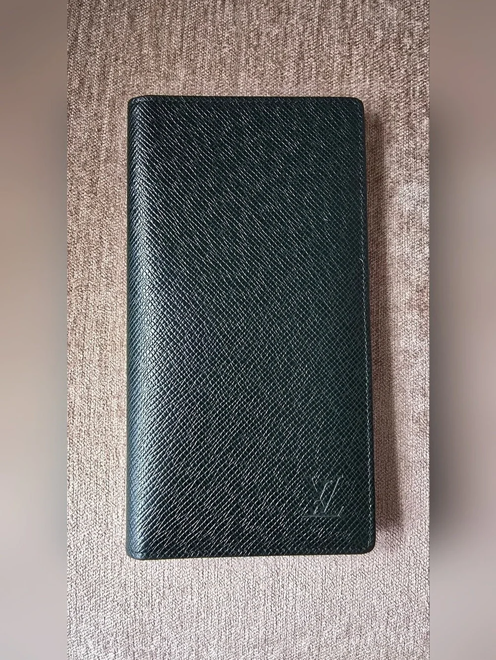 (1770) LOUIS VUITTON Taiga Leather Long Slim Bifold Wallet